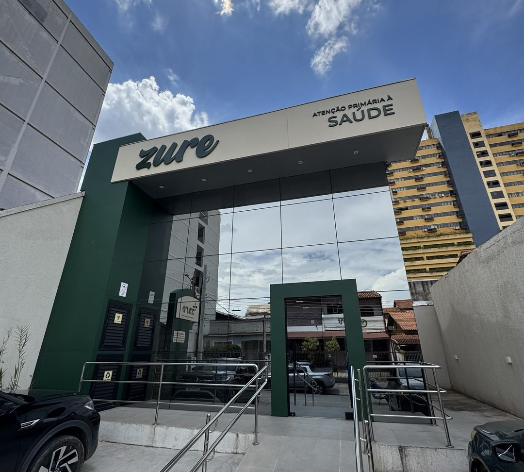 Fachada da Zure, com a placa Atenção Primária à Saúde, na Vila Santa Cecília em Volta Redonda